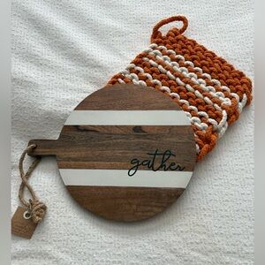 NWT Mud Pie Wooden Gather Serving Board with Orange and White trivet/potholder